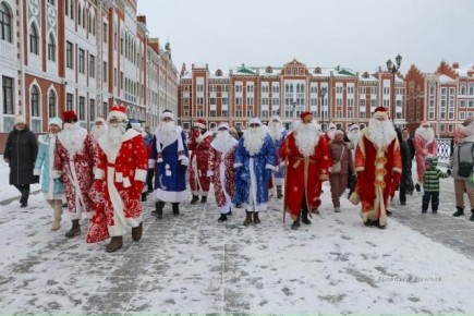 Йошкар-Ола готовится к масштабному праздничному событию — шествию Дедов Морозов, которое откроет фестиваль «Марийская зима»