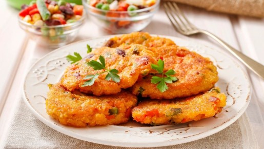Эти драники из кабачков и картошки приготовите в два счета: со стола сметут еще быстрее