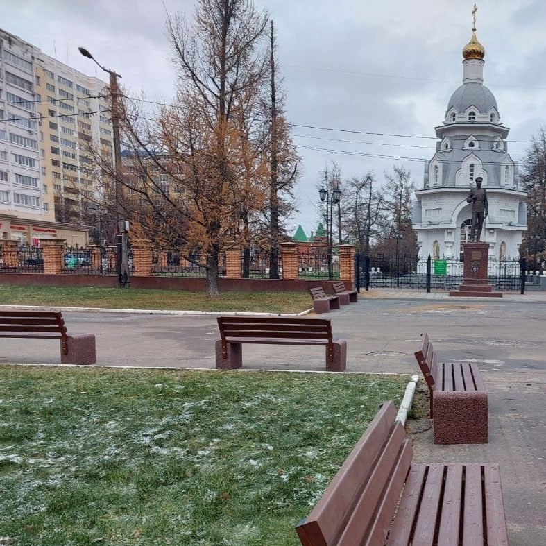 "На улицах города появилось более 150 новых скамеек и более 170 урн" "На улицах города появилось более 150 новых скамеек и более 170 урн"