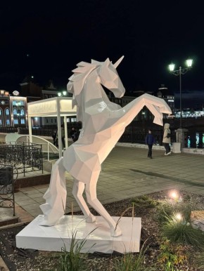 Арт-объект в виде единорога, установленный на набережной Йошкар-Олы оказался под угрозой