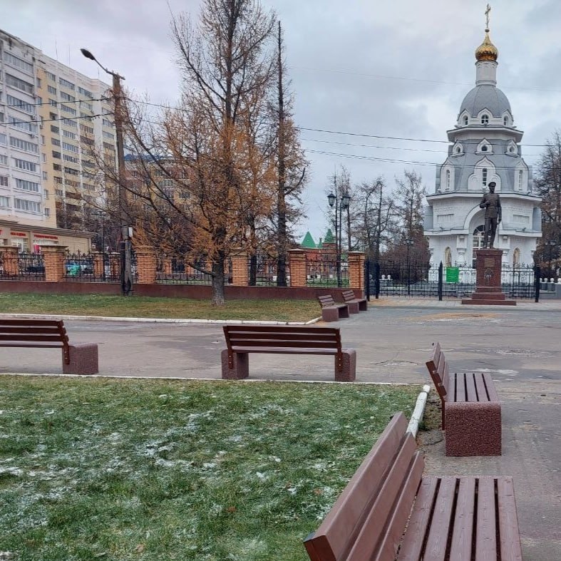 Более 150 новых скамеек и 170 урн появились на улицах Йошкар-Олы