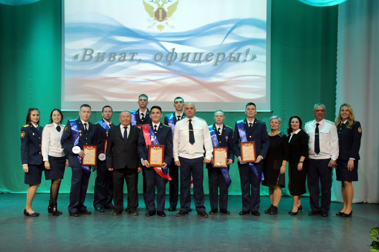 Большим праздником завершился республиканский профессиональный конкурс «Виват, офицеры!» системы УФСИН, финал которого прошел в пятницу в Доме культуры поселка Медведево Большим праздником завершился республиканский профессиональный конкурс «Виват, офицеры!» системы УФСИН, финал которого прошел в пятницу в Доме культуры поселка Медведево