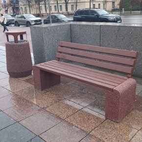 "На улицах города появилось более 150 новых скамеек и более 170 урн"