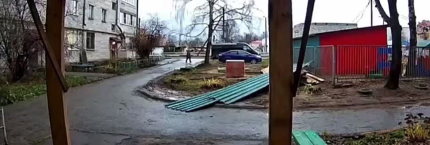 Следователи СК РФ по Марий Эл проводят доследственную проверку по факту падения с крыши жилого дома металлических листов