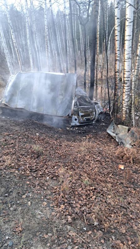 Сегодня около 7 часов в Звениговском районе на 54 км автодороги «Вятка» водитель УАЗ, как установлено предварительно, не выбрал безопасную скорость движения, не справился с управлением и совершил съезд с дороги с последующим...