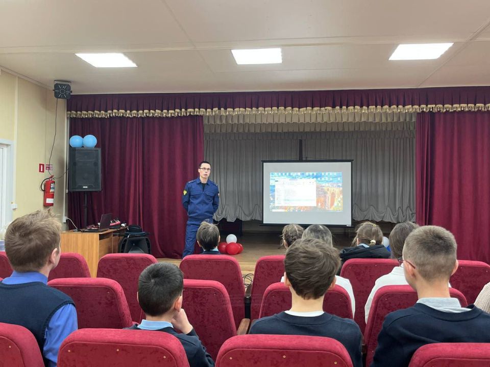 Дети – это завтрашние судьи наши, это критики наших воззрений, деяний, это люди, которые идут в мир на великую работу строительства новых форм жизни (Максим Горький)