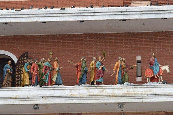 Динамическая скульптурная композиция «Вход Господень в Иерусалим» на Патриаршей площади Йошкар-Олы временно приостановила работу