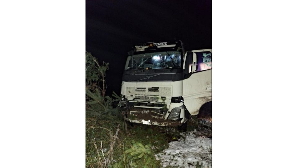 На Сернурском тракте в Марий Эл грузовик ушёл в кювет