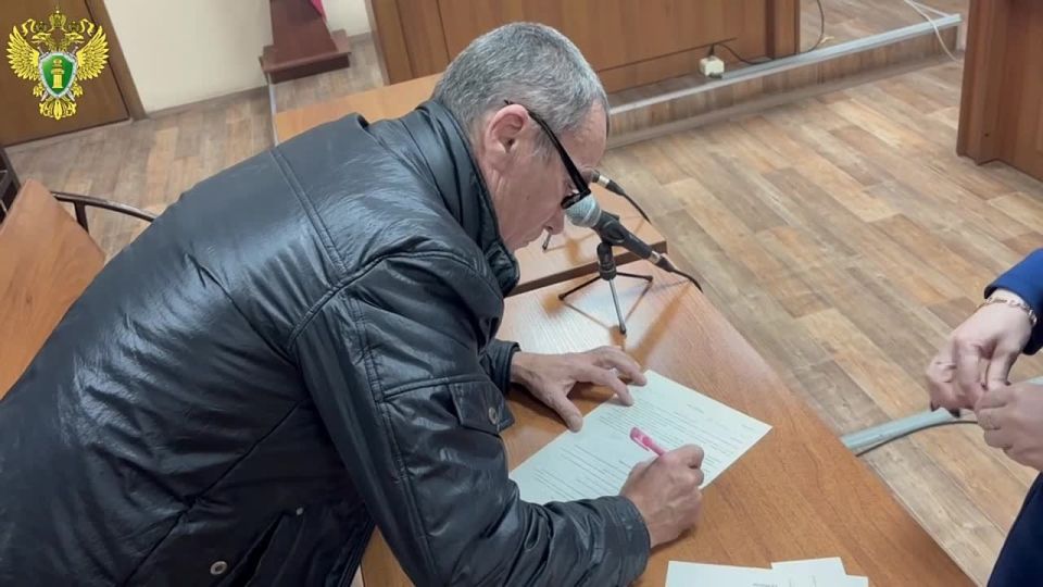 С учетом позиции Волжской межрайонной прокуратуры суд признал 63-летнего жителя Волжского района виновным по ч. 1 ст. 171.3 УК РФ (незаконные закупка и хранение этилового спирта и спиртосодержащей продукции без...