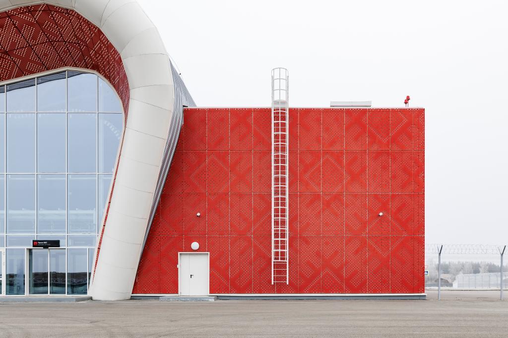 Фасад нового зданий йошкар-олинского аэропорта украсили национальные марийские узоры Фасад нового зданий йошкар-олинского аэропорта украсили национальные марийские узоры