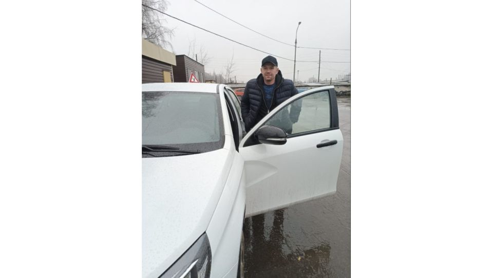 Ветеран СВО из Советского района с парной ампутацией учится водить машину