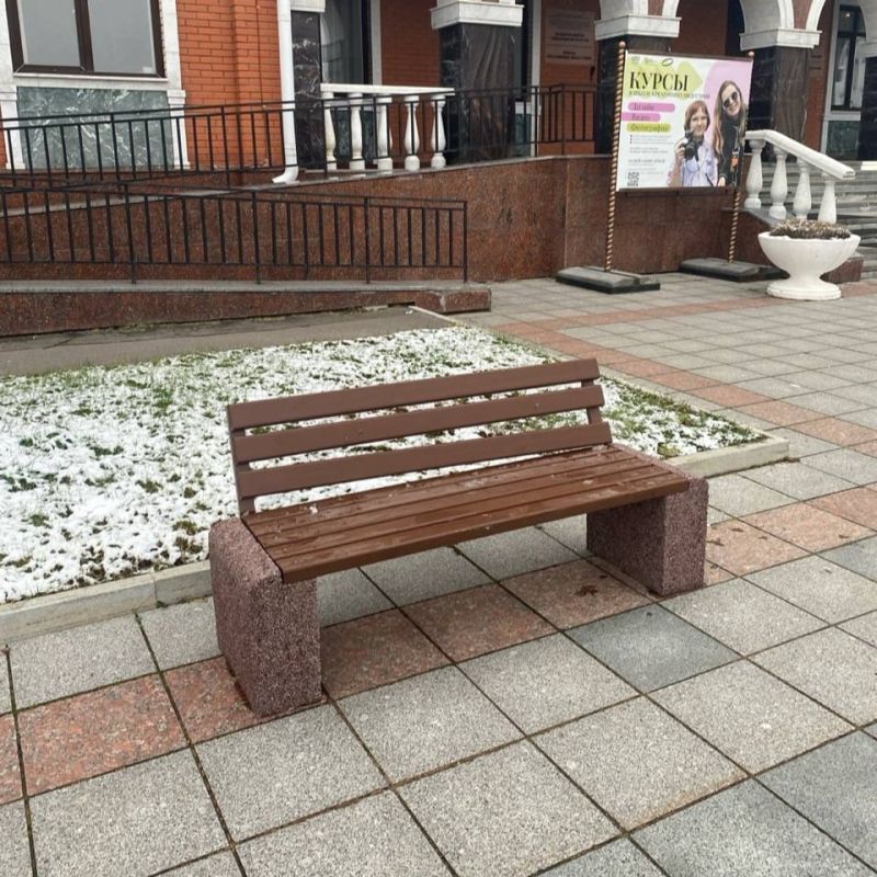 Новые скамейки и старые проблемы