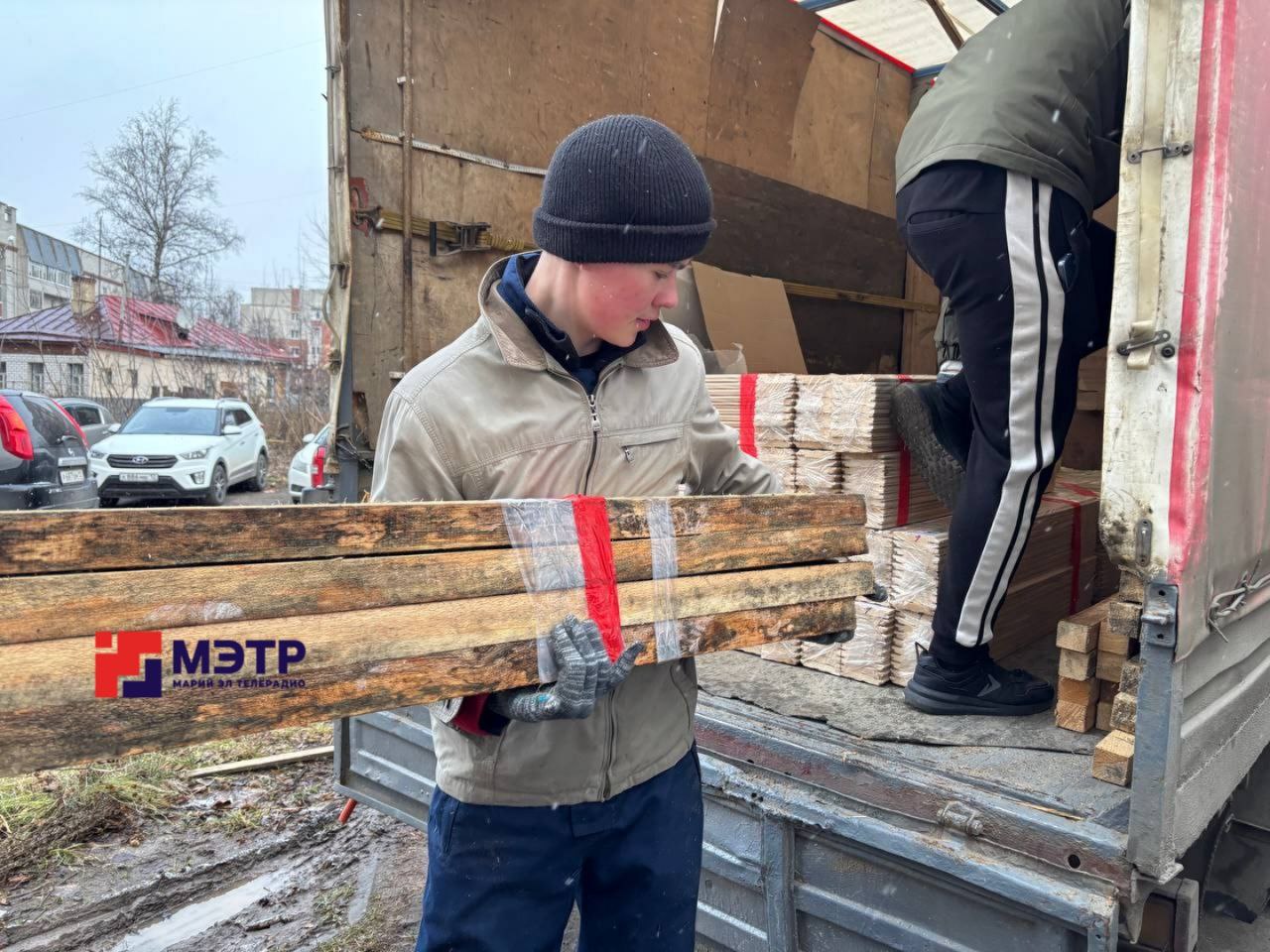 Из Марий Эл отправлена ещё одна партия гуманитарного груза в зону проведения СВО Из Марий Эл отправлена ещё одна партия гуманитарного груза в зону проведения СВО