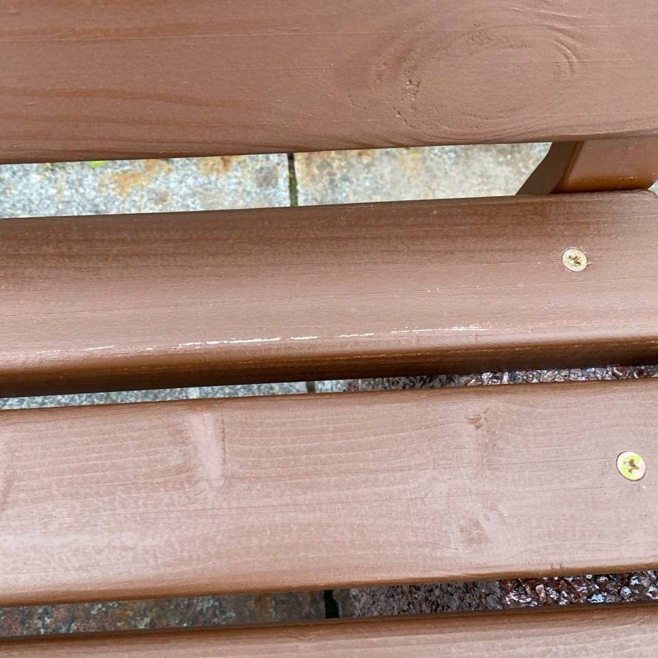 Новые скамейки и старые проблемы Новые скамейки и старые проблемы