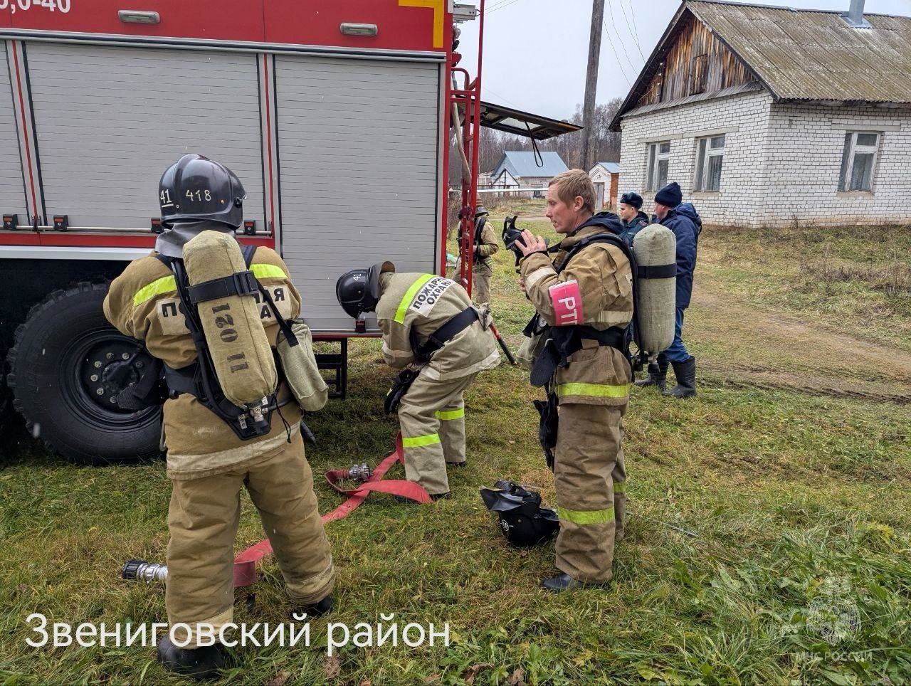 В Марий Эл прошли масштабные пожарно-тактические учения в социально значимых учреждениях с круглосуточным пребыванием людей В Марий Эл прошли масштабные пожарно-тактические учения в социально значимых учреждениях с круглосуточным пребыванием людей