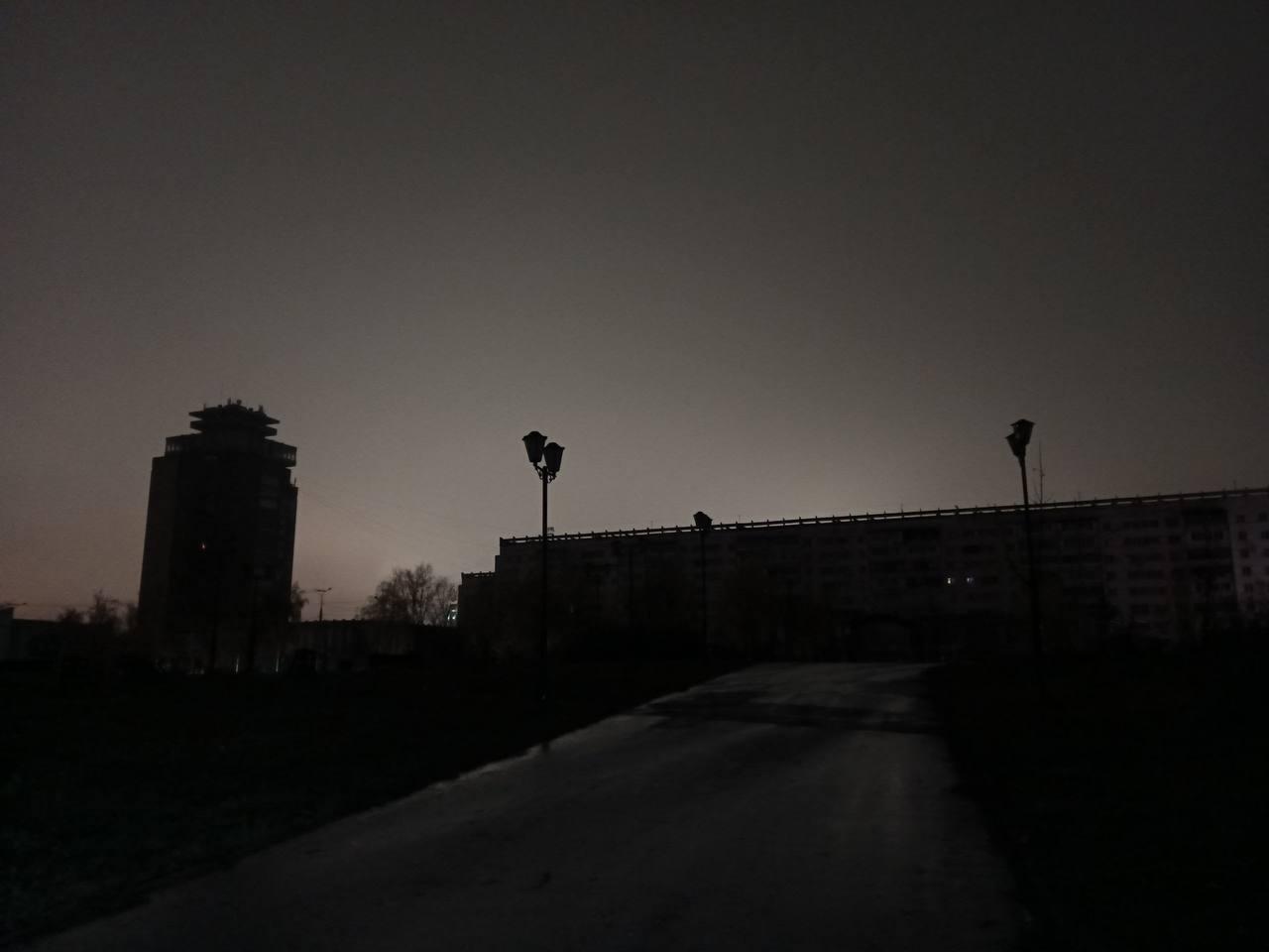 Подача электричества прекратилась ориентировочно в 14:50, возобновили ее в 15:10