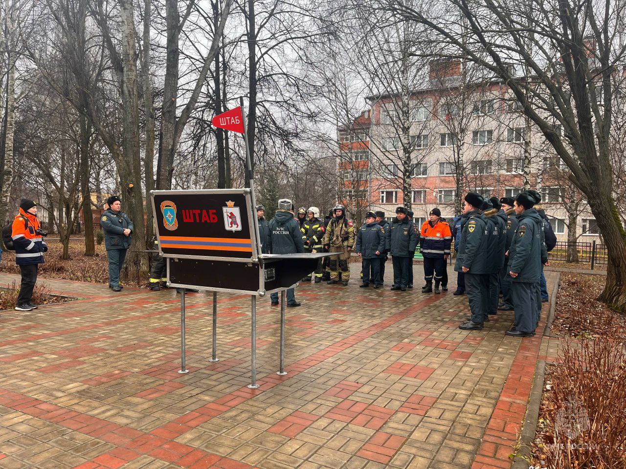 В Йошкар-Оле прошли показные пожарно-тактические учения на базе Медико-санитарной части № 1 В Йошкар-Оле прошли показные пожарно-тактические учения на базе Медико-санитарной части № 1