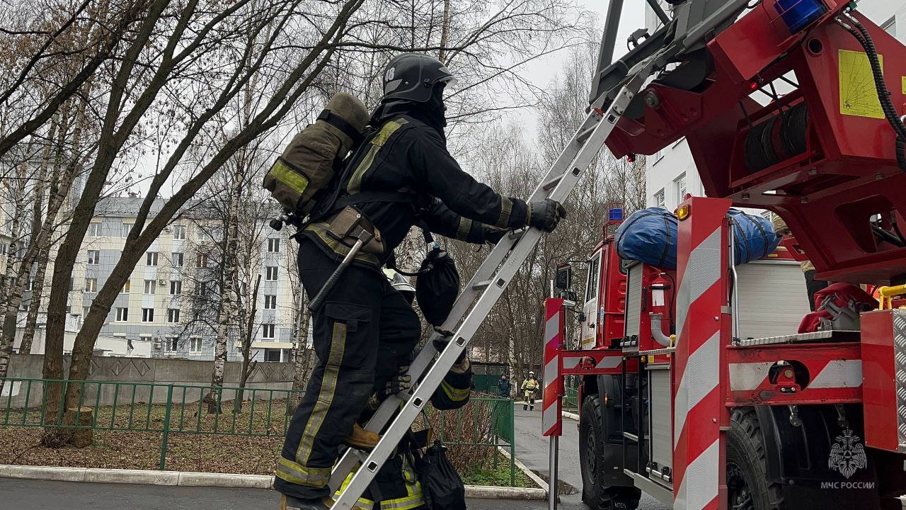 В Йошкар-Оле прошли показные пожарно-тактические учения на базе Медико-санитарной части № 1 В Йошкар-Оле прошли показные пожарно-тактические учения на базе Медико-санитарной части № 1