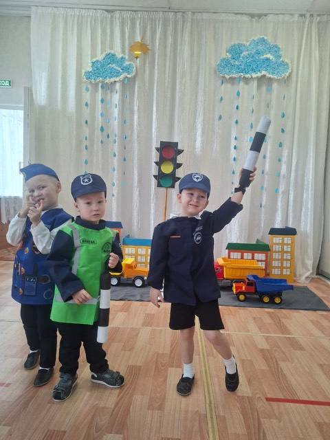 В Волжске дошкольники изучают Правила дорожного движения с помощью стихотворений В Волжске дошкольники изучают Правила дорожного движения с помощью стихотворений