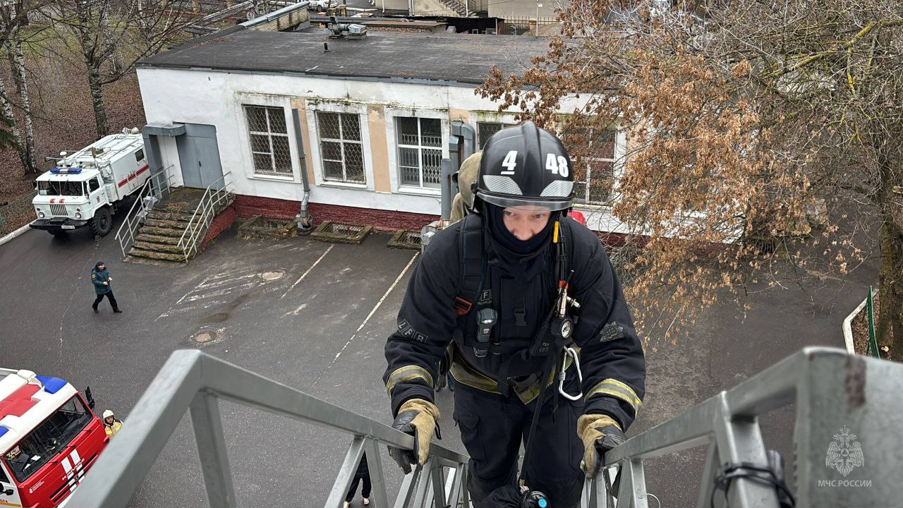 В Йошкар-Оле прошли показные пожарно-тактические учения на базе Медико-санитарной части № 1 В Йошкар-Оле прошли показные пожарно-тактические учения на базе Медико-санитарной части № 1