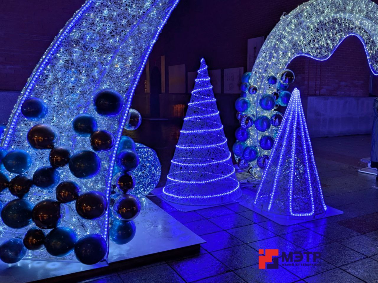 Новый год к нам всё-таки мчится? Зимнюю инсталляцию зажгли у Башни Новый год к нам всё-таки мчится? Зимнюю инсталляцию зажгли у Башни