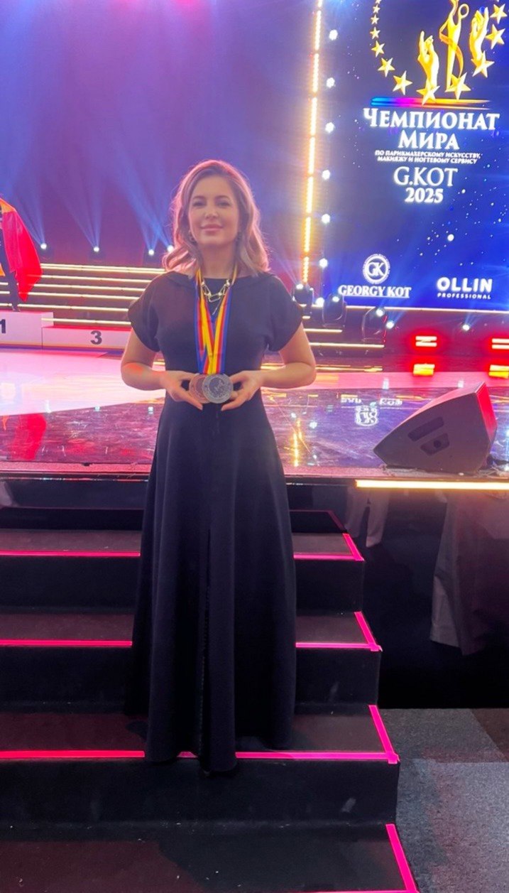 В ноябре в Сочи прошел чемпионат мира по парикмахерскому искусству, макияжу и ногтевому сервису G. KOT 2025 «Подиум планеты» В ноябре в Сочи прошел чемпионат мира по парикмахерскому искусству, макияжу и ногтевому сервису G. KOT 2025 «Подиум планеты»