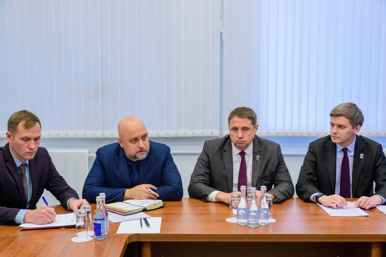 Юрий Зайцев: Сегодня провел прием граждан в Региональной общественной приемной Председателя Партии «Единая Россия» Дмитрия Анатольевича Медведева Юрий Зайцев: Сегодня провел прием граждан в Региональной общественной приемной Председателя Партии «Единая Россия» Дмитрия Анатольевича Медведева