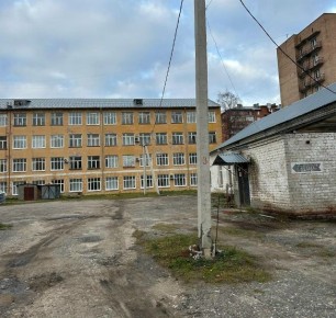 Розыск очевидцев. Примерно 19.11.2025 во дворе д. 44 по ул. Кремлевская, г. Йошкар-Олы неустановленный водитель неустановленного автомобиля совершил наезд на опору линии элекетропередая, после чего скрылсяс места происшествия