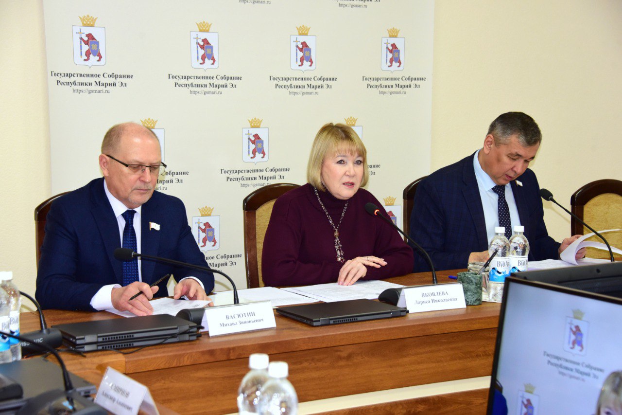 ЗДОРОВЬЕ НАЦИИ В ПРИОРИТЕТЕ: В МАРИЙ ЭЛ ГОТОВЯТСЯ ЗАКОНОДАТЕЛЬНЫЕ МЕРЫ ПРОТИВ ВЕЙПОВ И ЭЛЕКТРОННЫХ СИГАРЕТ