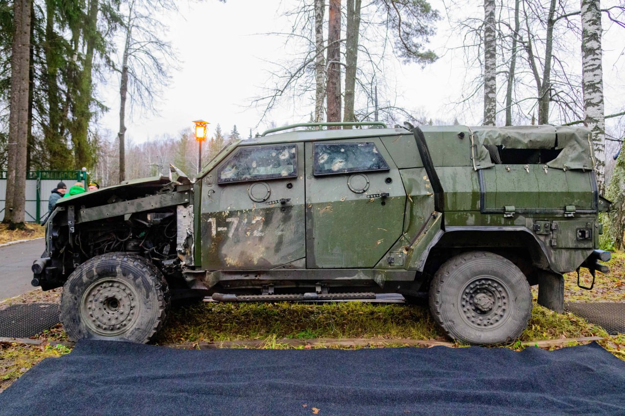 Сегодня, 5 декабря, в Центре военно-патриотического воспитания молодежи «Авангард» Глава Марий Эл осмотрел трофейный автомобиль «Новатор» Сил территориальной обороны Украины, захваченный в зоне проведения специальной военной... Сегодня, 5 декабря, в Центре военно-патриотического воспитания молодежи «Авангард» Глава Марий Эл осмотрел трофейный автомобиль «Новатор» Сил территориальной обороны Украины, захваченный в зоне проведения специальной военной...