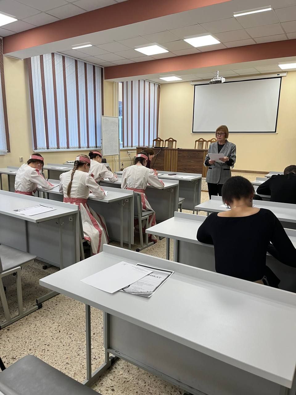 В Марий Эл написали XIII Всеобщий диктант «Марла чын возена» («Пишем по-марийски правильно») В Марий Эл написали XIII Всеобщий диктант «Марла чын возена» («Пишем по-марийски правильно»)