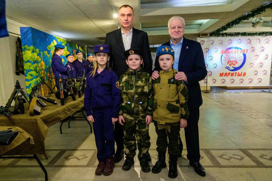 Юрий Зайцев и Сергей Миронов поблагодарили добровольцев за поддержку участников специальной военной операции Юрий Зайцев и Сергей Миронов поблагодарили добровольцев за поддержку участников специальной военной операции