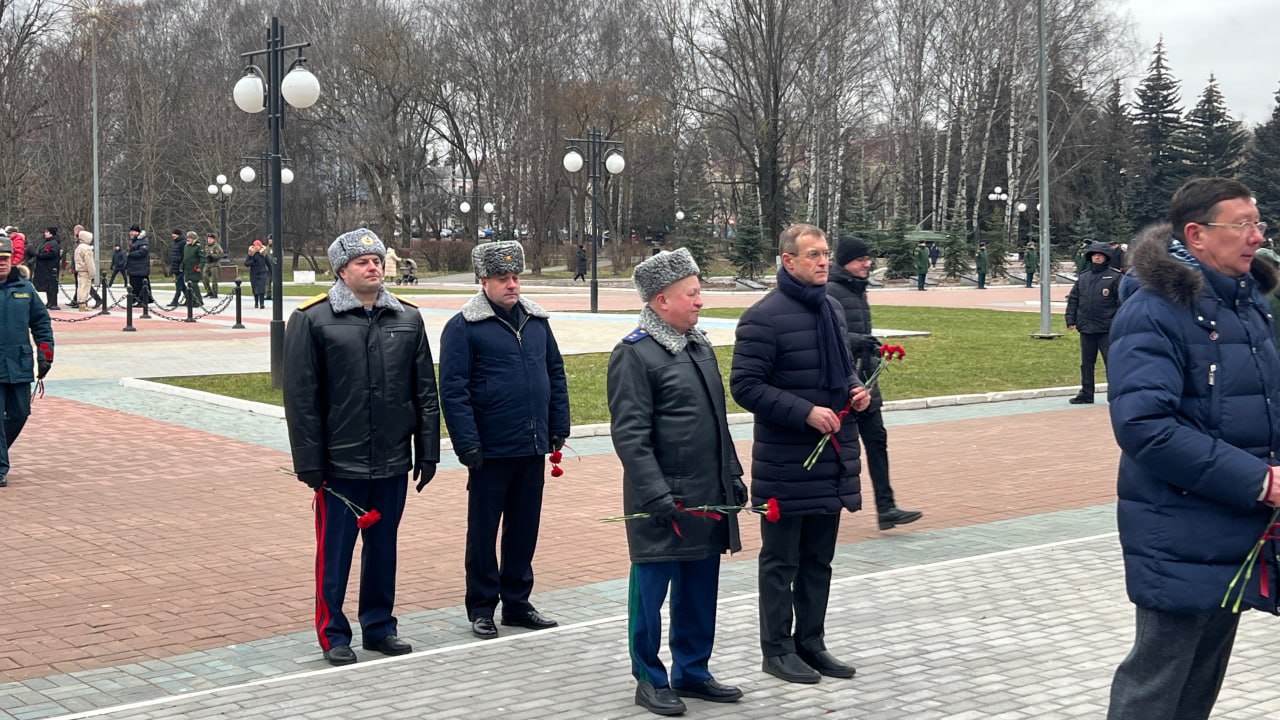 Руководитель следственного управления СК России по Республике Марий Эл почтил память Героев Отечества Руководитель следственного управления СК России по Республике Марий Эл почтил память Героев Отечества