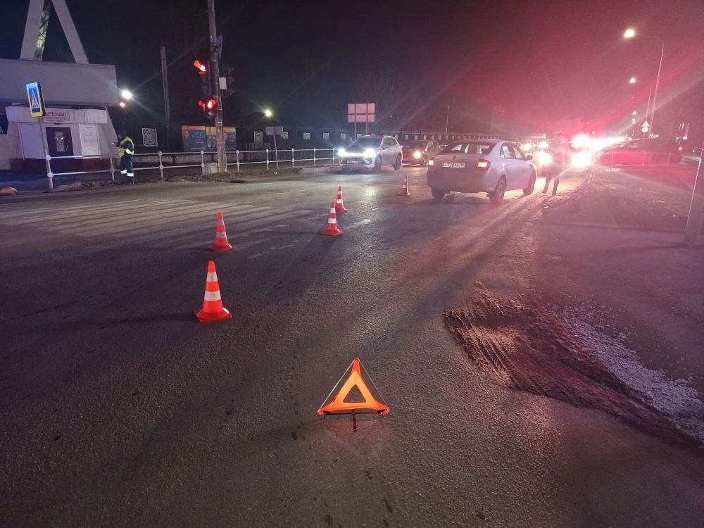 В 15.25 в Килемарском районе на 29 км автодороги п.Килемары-Шаранга 44-летний водитель автомашины ВАЗ 2115, по предварительным данным, в результате выбора небезопасной скорости не справился с управлением и совершил наезд на... В 15.25 в Килемарском районе на 29 км автодороги п.Килемары-Шаранга 44-летний водитель автомашины ВАЗ 2115, по предварительным данным, в результате выбора небезопасной скорости не справился с управлением и совершил наезд на...