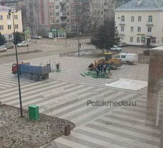 В Волжске тоже приступили к установке главной елки города