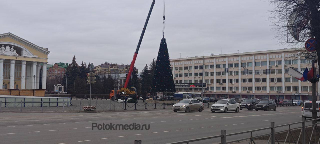 Главная елка Марий Эл засияет 13 декабря, сообщил врио мэра Йошкар-Олы Антон Трудинов