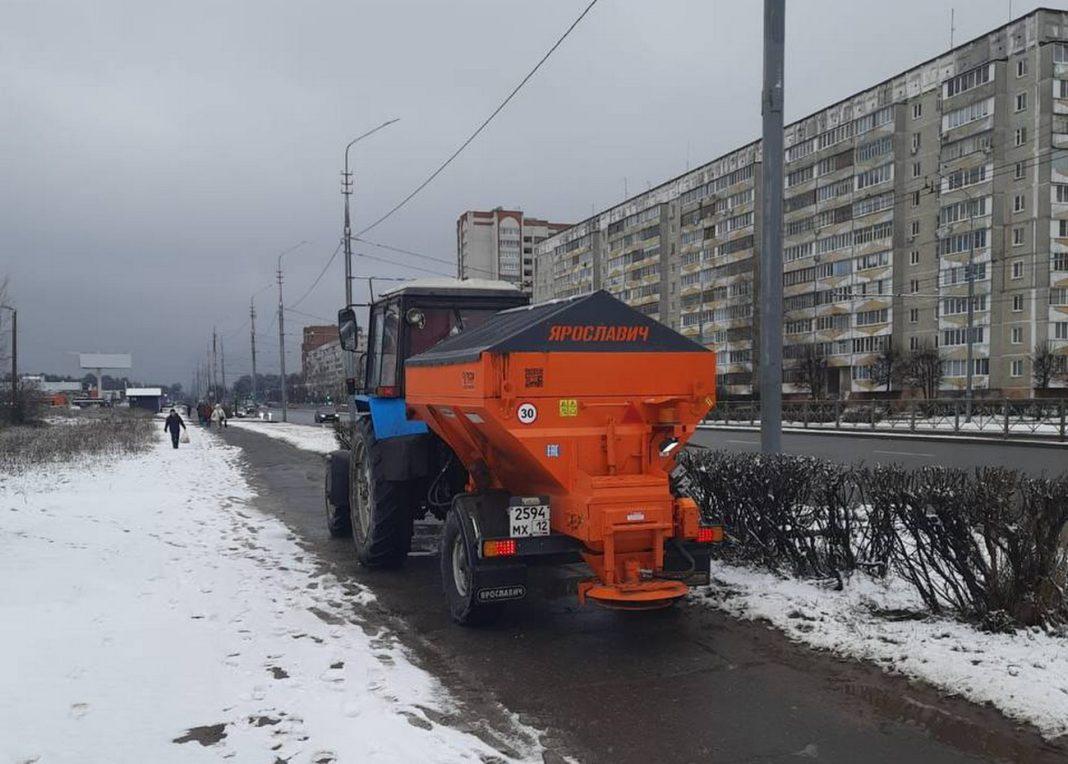 В йошкар-олинском АО «Город» рассказали, каким образом проводится обработка дорог и тротуаров противогололедными материалами