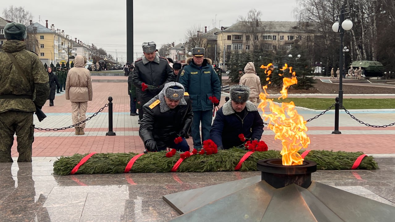Руководитель следственного управления СК России по Республике Марий Эл почтил память Героев Отечества Руководитель следственного управления СК России по Республике Марий Эл почтил память Героев Отечества