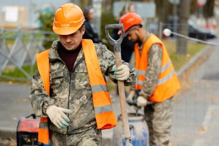 Подрядчикам осталось проложить всего 100 метров нового трубопровода Панфиловского коллектора