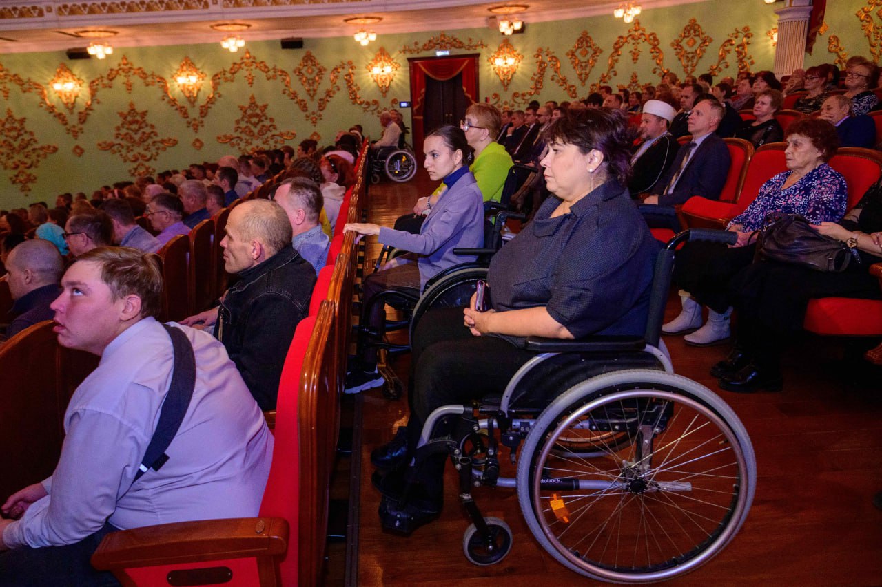 В Марийском государственном академическом театре оперы и балета им. Эрика Сапаева. состоялось торжественное мероприятие, завершающее Декаду инвалидов и приуроченное к Международному дню людей с ограниченными возможностями... В Марийском государственном академическом театре оперы и балета им. Эрика Сапаева. состоялось торжественное мероприятие, завершающее Декаду инвалидов и приуроченное к Международному дню людей с ограниченными возможностями...