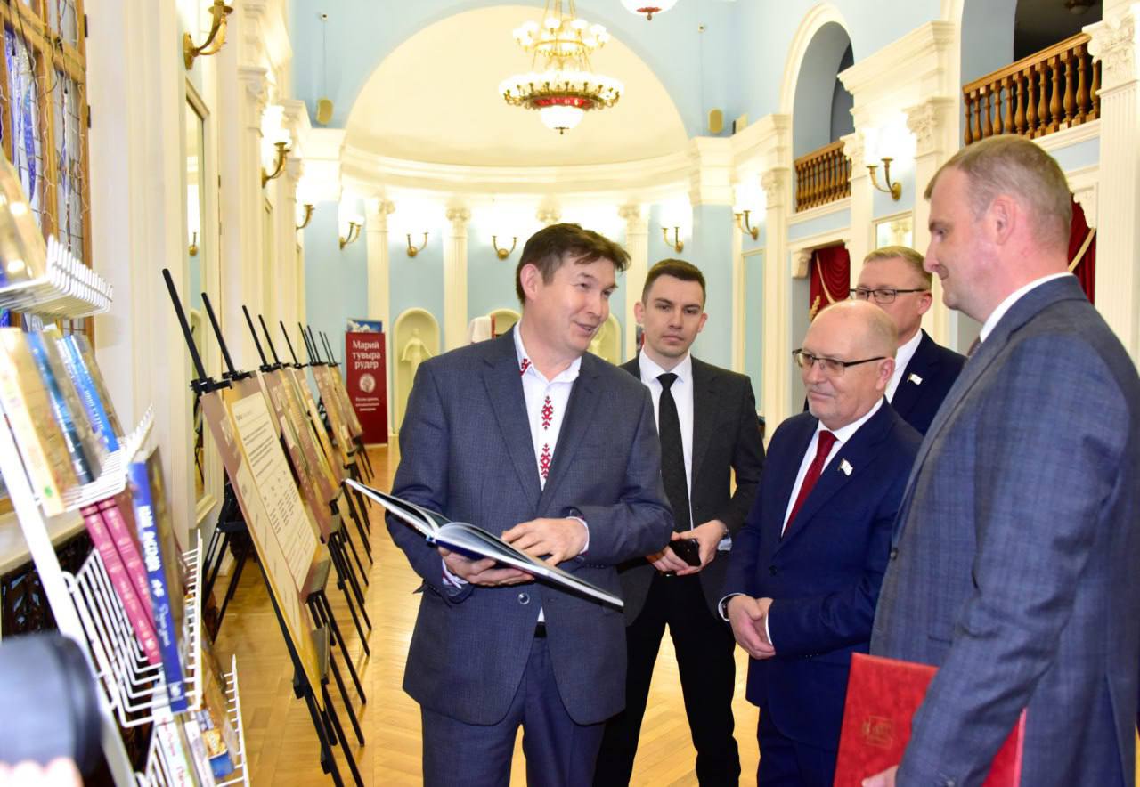 Сегодня в Марий Эл отметили государственный праздник – День марийской письменности Сегодня в Марий Эл отметили государственный праздник – День марийской письменности