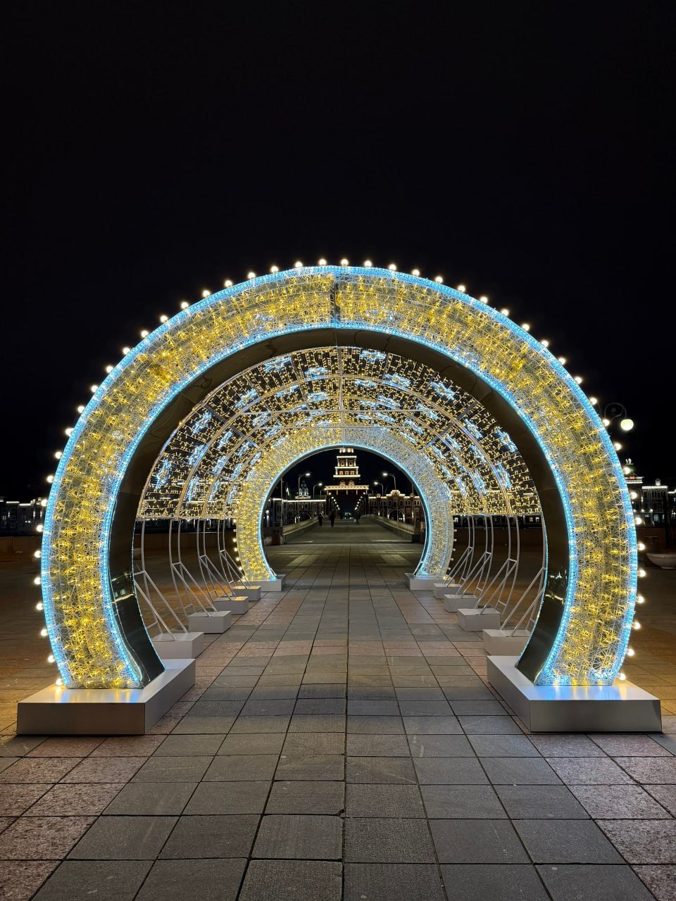 В преддверии самого главного зимнего праздника Йошкар-Ола преображается