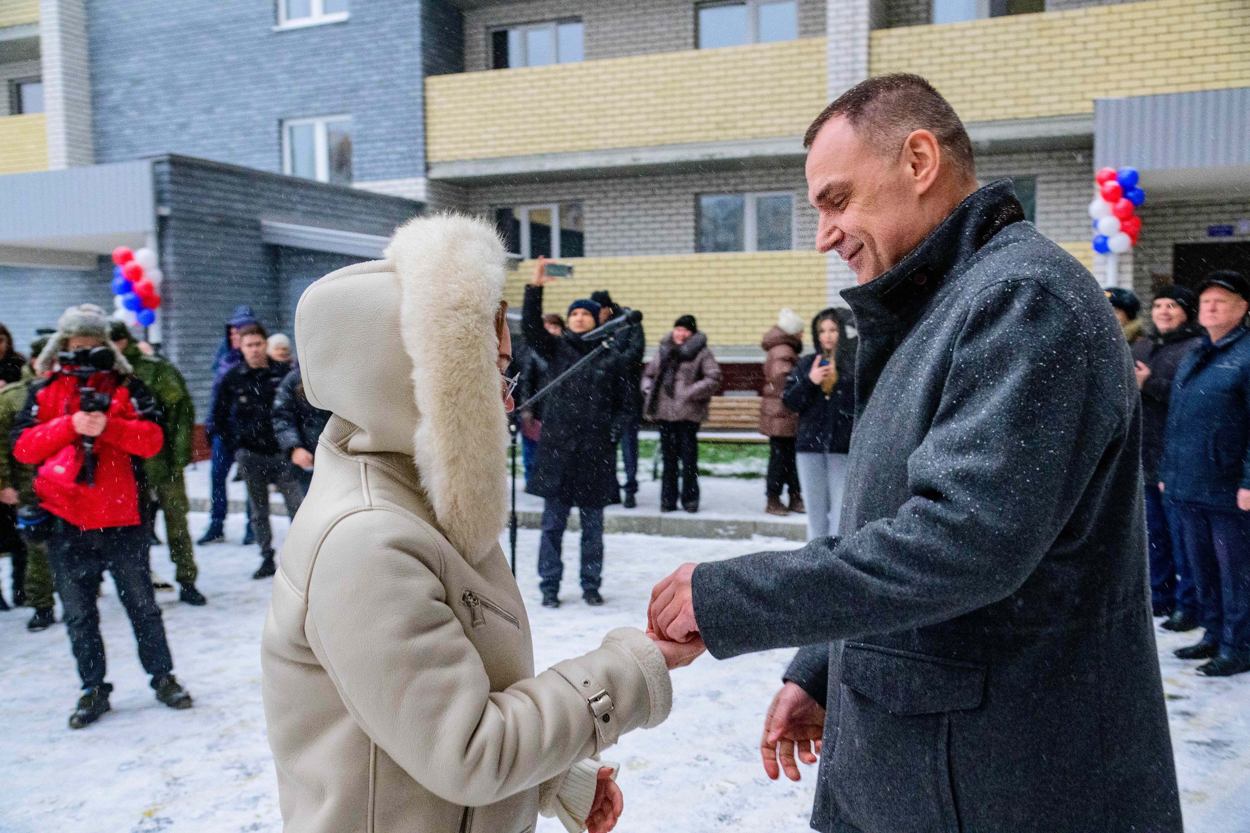 Юрий Зайцев: Еще 44 человека перед Новым годом переедут в 23 новые комфортные квартиры! Юрий Зайцев: Еще 44 человека перед Новым годом переедут в 23 новые комфортные квартиры!