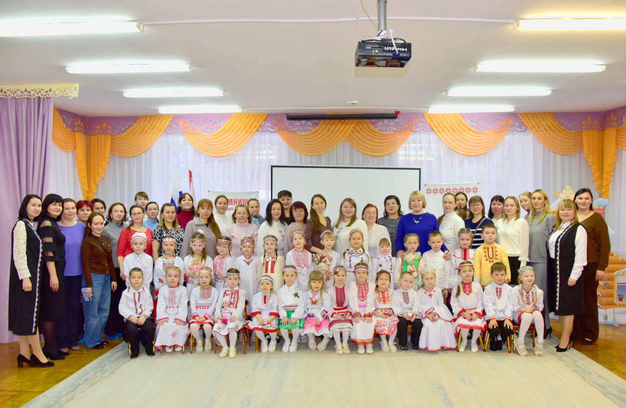 ЛАРИСА ЯКОВЛЕВА ПОПРИВЕТСТВОВАЛА УЧАСТНИКОВ КОНКУРСА ЧТЕЦОВ НА МАРИЙСКОМ ЯЗЫКЕ «БУКЕТ ПОЭЗИИ» СРЕДИ ДОШКОЛЬНИКОВ ЙОШКАР-ОЛЫ