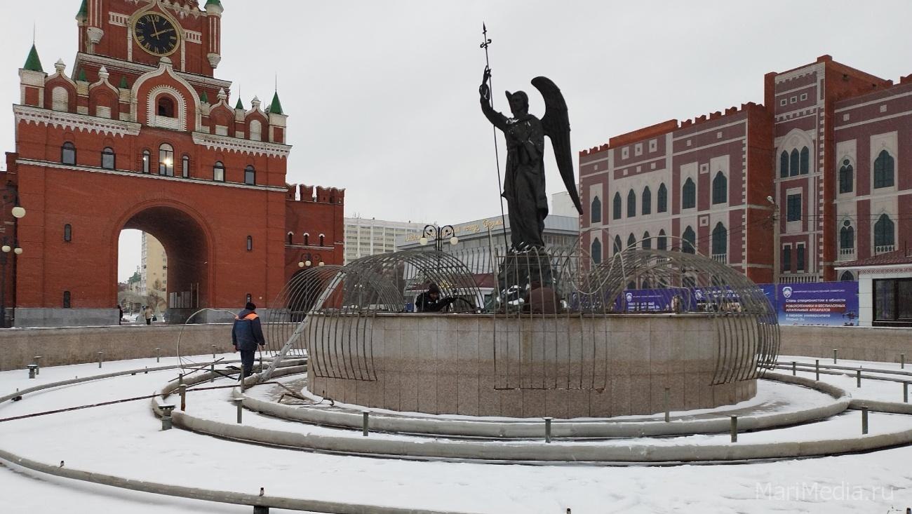 В Йошкар-Оле приступили к установке «зимнего фонтана»