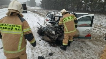 Спасатели Марий Эл деблокировали участников ДТП