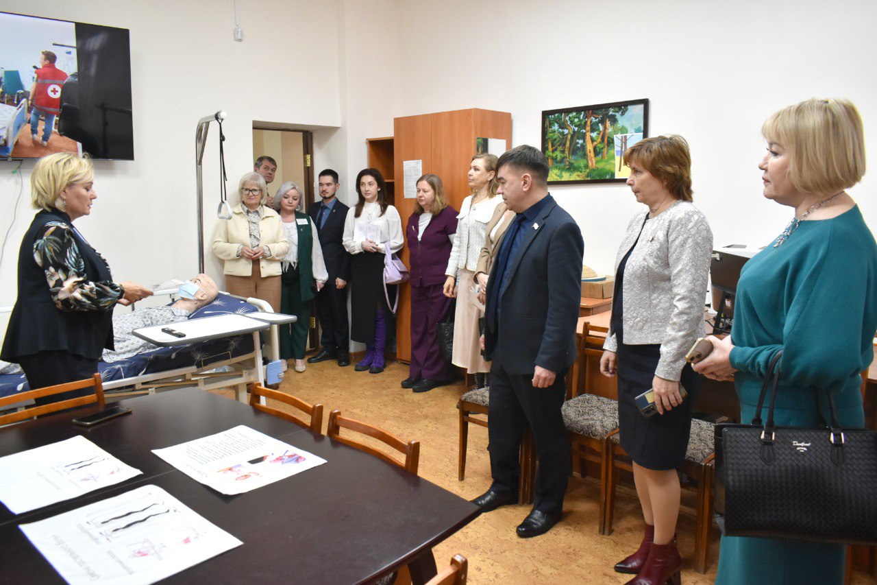 ДЕПУТАТЫ И МИНИСТРЫ ОБСУДИЛИ РЕАЛИЗАЦИЮ ПРОЕКТА «СТАРШЕЕ ПОКОЛЕНИЕ» В МАРИЙ ЭЛ ДЕПУТАТЫ И МИНИСТРЫ ОБСУДИЛИ РЕАЛИЗАЦИЮ ПРОЕКТА «СТАРШЕЕ ПОКОЛЕНИЕ» В МАРИЙ ЭЛ