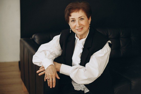 Профессору кафедры русского языка, литературы и журналистики МарГУ Татьяне Золотовой присвоено почетное звание «Заслуженный работник высшей школы Российской Федерации»