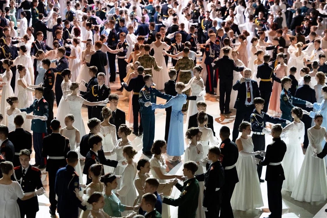 На юбилейном Кадетском балу в Кремле успешно выступили юноши и девушки из Марий Эл