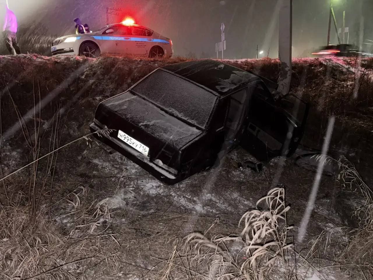 Около 20.00 в Волжском районе на 3 км автодороги «Помары - Коркатово» 18-летний водитель автомашины ВАЗ-21099 со стажем управления транспортом менее полугода, по предварительным данным, не выбрал безопасную скорость, не...